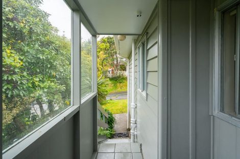 Photo of property in 32 Thurleigh Grove, Karori, Wellington, 6012