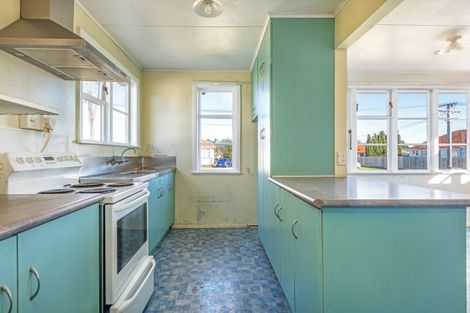 Photo of property in 18 Goldsmith Crescent, Levin, 5510