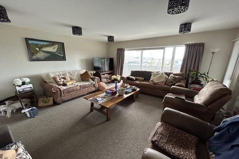 Photo of property in 17 Rothesay Bay Road, Rothesay Bay, Auckland, 0630
