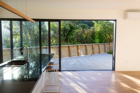 Photo of property in 4 Black Rock Road, Newlands, Wellington, 6037