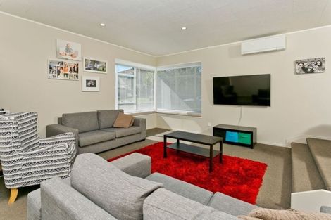 Photo of property in 4 Rook Place, Unsworth Heights, Auckland, 0632