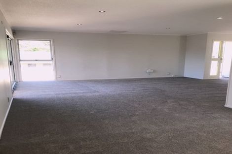 Photo of property in 8 Jenanne Place, Totara Vale, Auckland, 0629