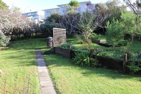 Photo of property in 38 Potter Avenue, Northcote, Auckland, 0627