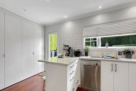 Photo of property in 12 Richmond Avenue, Northcote Point, Auckland, 0627