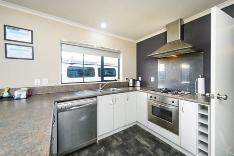 Photo of property in 34 Geneva Terrace, Kelvin Grove, Palmerston North, 4414
