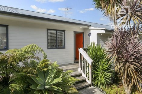 Photo of property in 17 Longview Rise, Massey, Auckland, 0614