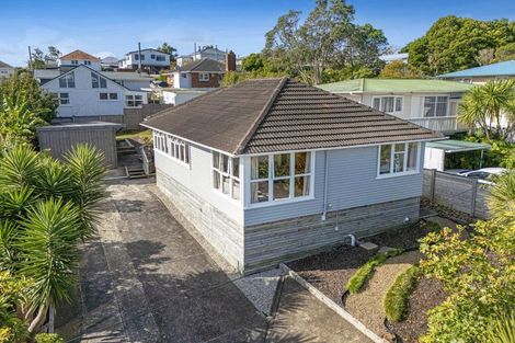 Photo of property in 38 Puriri Street, Helensville, 0800