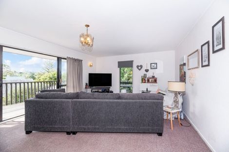 Photo of property in 39 Lastel Place, Shelly Park, Auckland, 2014