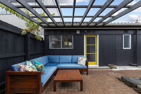 Photo of property in 1/125a Birkdale Road, Birkdale, Auckland, 0626