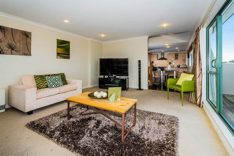 Photo of property in 6 Mulroy Place, Pinehill, Auckland, 0632