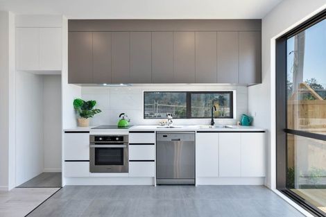 Photo of property in 13d Ranch Avenue, Beach Haven, Auckland, 0626
