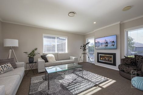 Photo of property in 14 Pohutukawa Parade, Riverhead, 0820