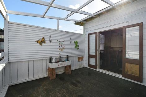 Photo of property in 141 Colwill Road, Massey, Auckland, 0614