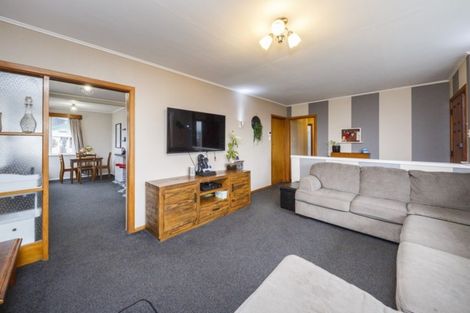Photo of property in 33 Peters Avenue, Cloverlea, Palmerston North, 4412