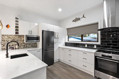 Photo of property in 72 Moeraki Road, Maoribank, Upper Hutt, 5018