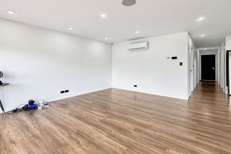 Photo of property in 2 Peterhouse Place, West Harbour, Auckland, 0618