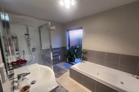 Photo of property in 93 Apsley Drive, Avonhead, Christchurch, 8042