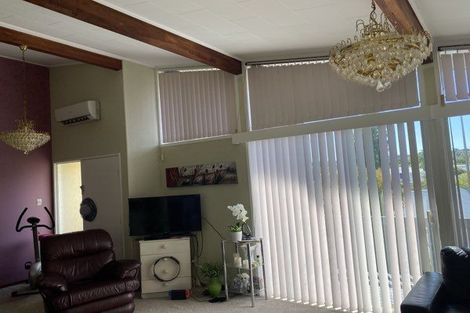 Photo of property in 1/17 Powrie Street, Glenfield, Auckland, 0629