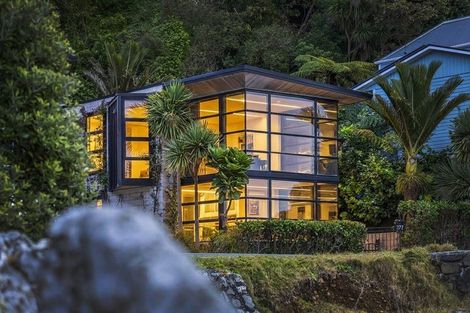 Photo of property in 377a Karaka Bay Road, Karaka Bays, Wellington, 6022