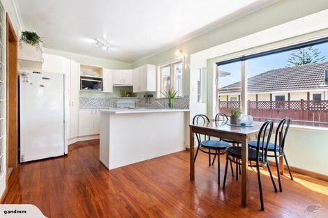 Photo of property in 90 Gloria Avenue, Te Atatu Peninsula, Auckland, 0610