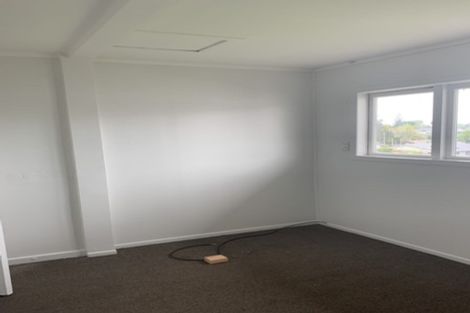 Photo of property in 24 Neil Avenue, Te Atatu Peninsula, Auckland, 0610