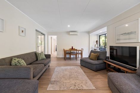 Photo of property in 33 Homewood Place, Chatswood, Auckland, 0626