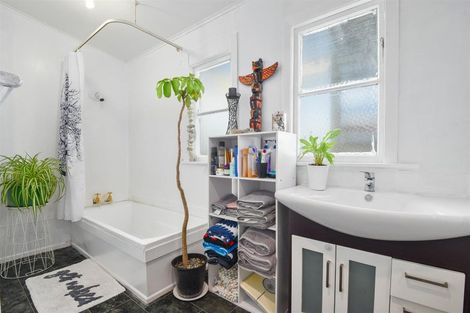 Photo of property in 141 Colwill Road, Massey, Auckland, 0614