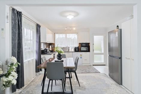 Photo of property in 69 Kemp Road, Massey, Auckland, 0614