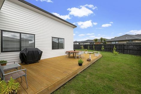 Photo of property in 29 Papa Orchard Drive, Kumeu, 0810