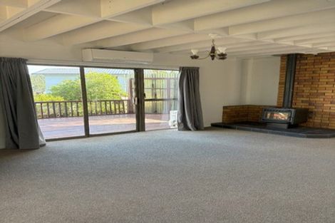 Photo of property in 2/48 Tree View Avenue, Glenfield, Auckland, 0629