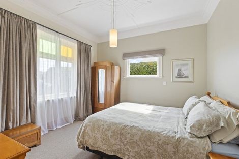 Photo of property in 23 Paynters Avenue, Strandon, New Plymouth, 4312