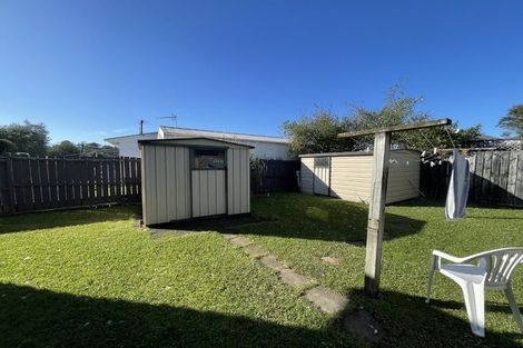 Photo of property in 6 Godley Road, Green Bay, Auckland, 0604