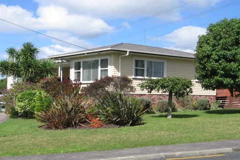 Photo of property in 17 Royal View Road, Te Atatu South, Auckland, 0610