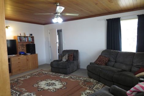 Photo of property in 20 Bridge Avenue, Te Atatu South, Auckland, 0610