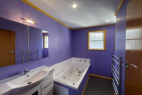 Photo of property in 19 Spenmoor Street, Newlands, Wellington, 6037