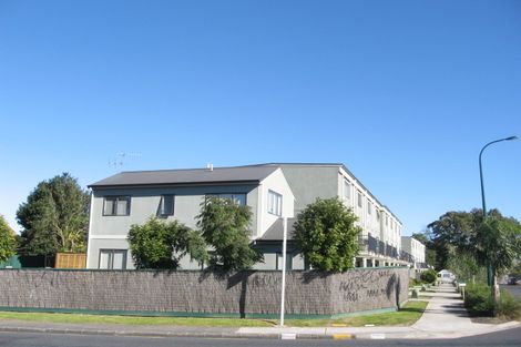 Photo of property in 18 Kevale Place, Manurewa, Auckland, 2102