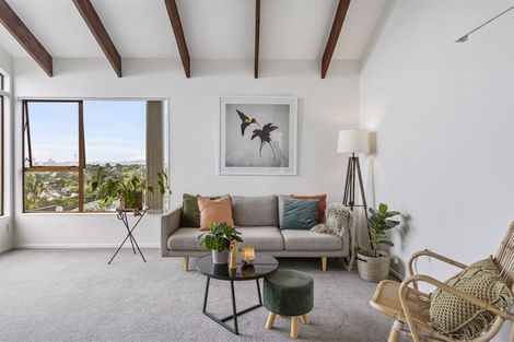 Photo of property in 2/165 Birkenhead Avenue, Birkenhead, Auckland, 0626