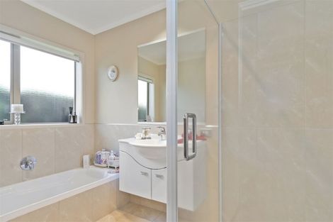 Photo of property in 15 Saint Heliers Place, Papamoa Beach, Papamoa, 3118