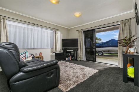 Photo of property in 45 Fleetwood Drive, Henderson, Auckland, 0612
