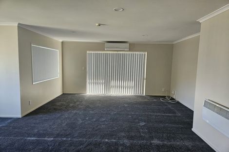 Photo of property in 20 Quincey Place, Massey, Auckland, 0614
