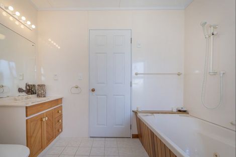 Photo of property in 103 Hinemoa Street, Whangamata, 3620