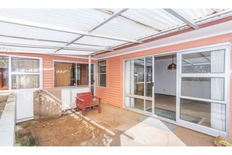 Photo of property in 8 Sarona Avenue, Glen Eden, Auckland, 0602