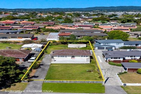 Photo of property in 4 Duncan Avenue, Te Atatu South, Auckland, 0610