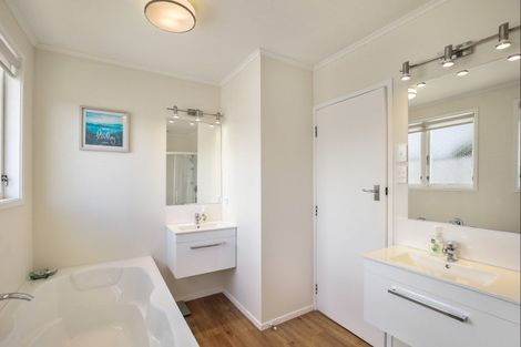 Photo of property in 28 Highbury Drive, Levin, 5510