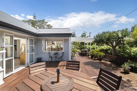 Photo of property in 1/107 Nile Road, Milford, Auckland, 0620