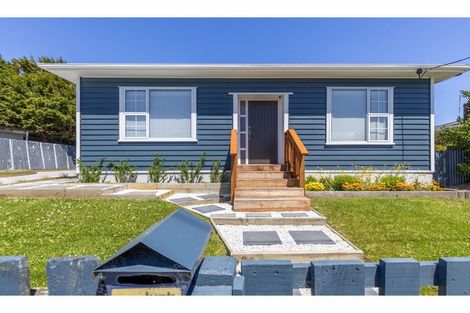 Photo of property in 28 Ocean Beach Road, Bluff, 9814