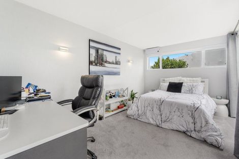 Photo of property in 1/121 Pah Road, Cockle Bay, Auckland, 2014