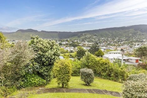 Photo of property in 16 Tawa Terrace, Tawa, Wellington, 5028