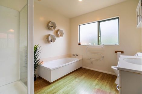 Photo of property in 74b Mazengarb Road, Paraparaumu Beach, Paraparaumu, 5032