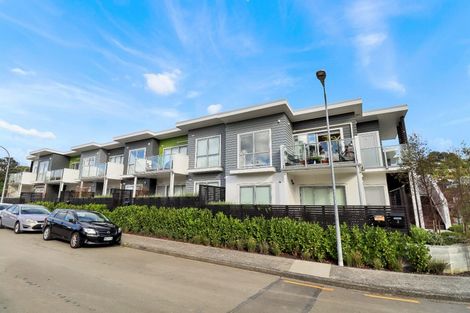 Photo of property in 4 Atkinson Street, Newlands, Wellington, 6037